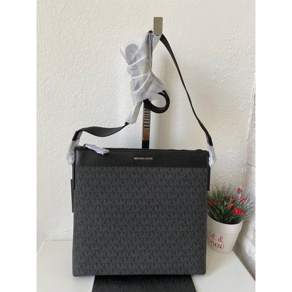 Michael Kors Cooper Crossbody